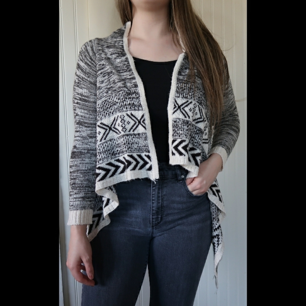 Women's Aztec Boho Cardigan Long Sleeve Jagged Edge Hi Low Hem Juniors XL